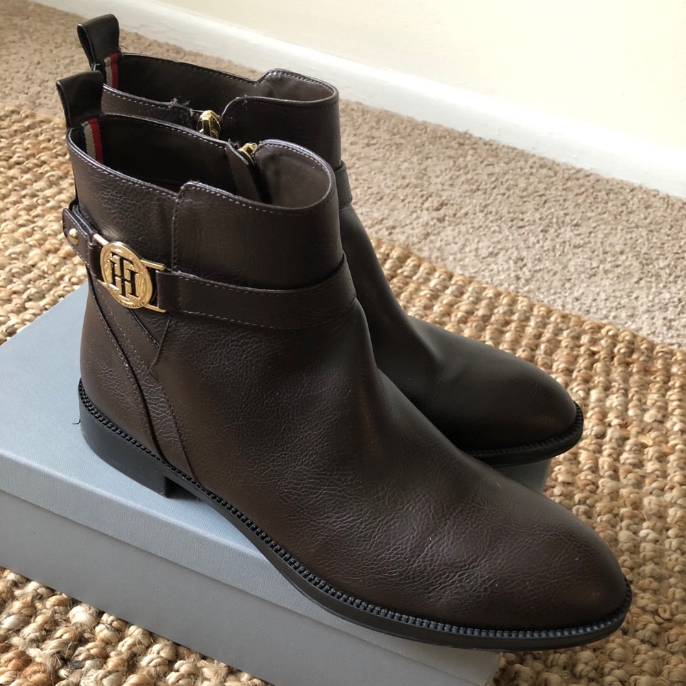 Tommy Hilfiger Deep Brown ankle boots Sz 10